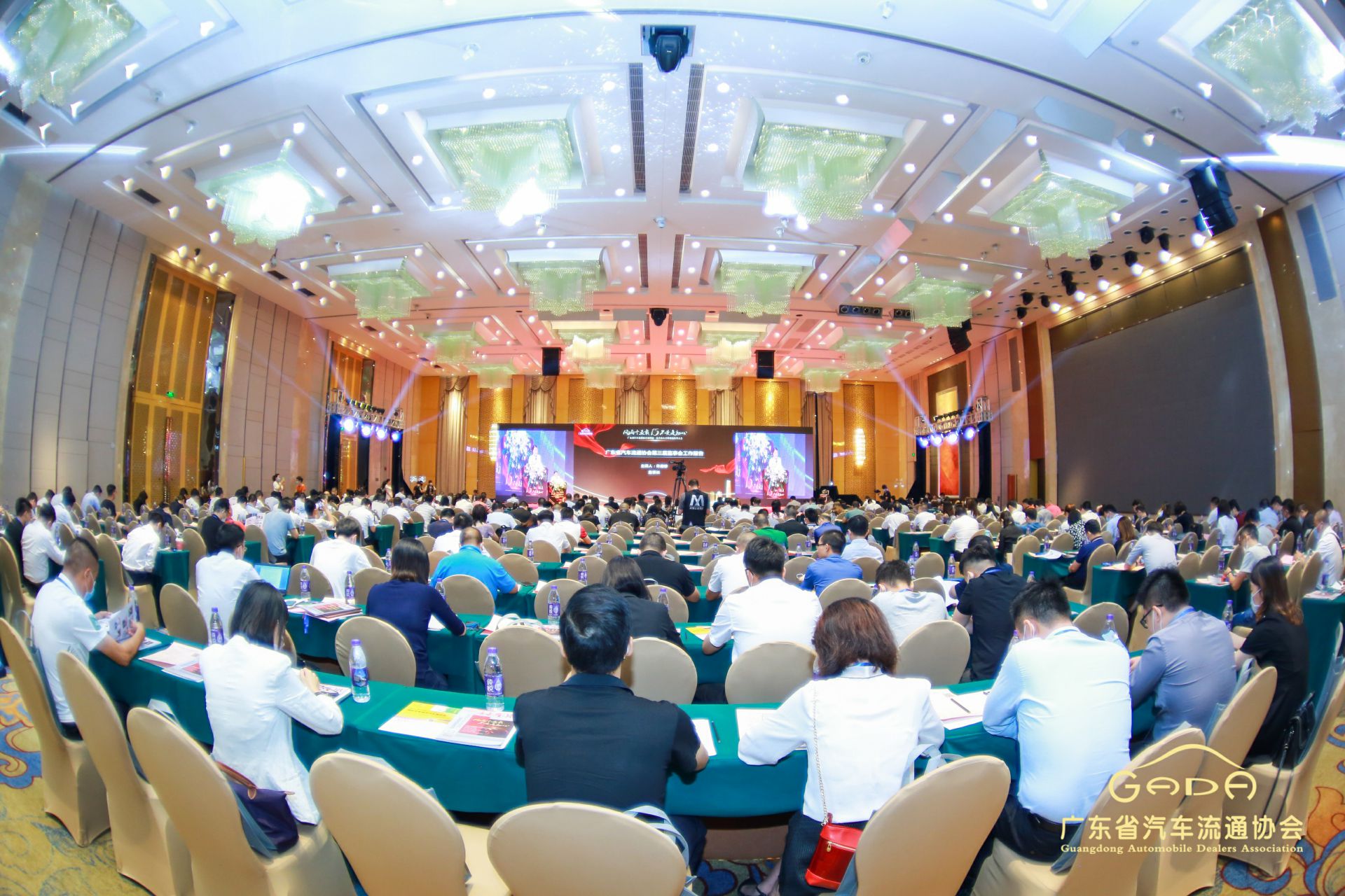 喜报丨大连胡宁情绪管理咨询有限公司“包揽”省汽车流通行业颁奖礼53项大奖(图1)