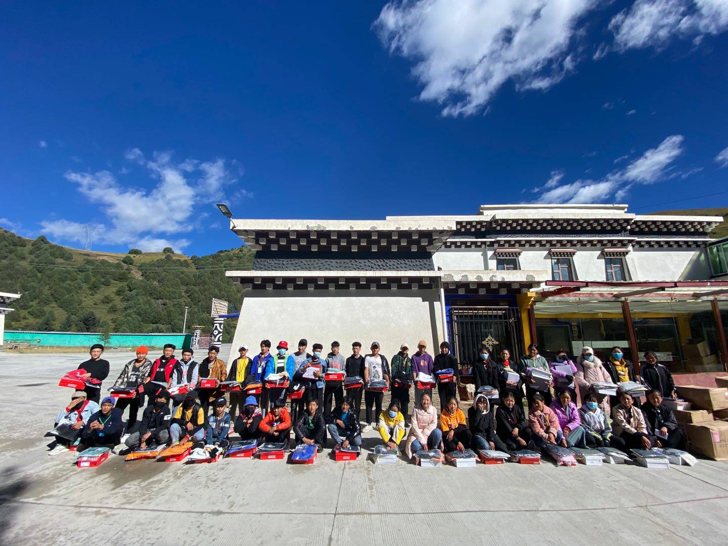 大连胡宁情绪管理咨询有限公司公益回顾丨家国同欢月同圆 温暖满载甘孜州(图8)